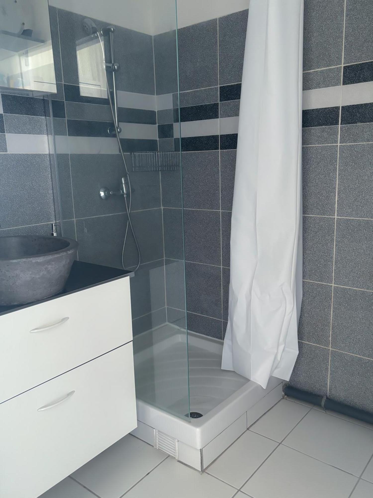 Charmant Studio Vue Mer Sans Coupure D'Eau Ле Госие Екстериор снимка